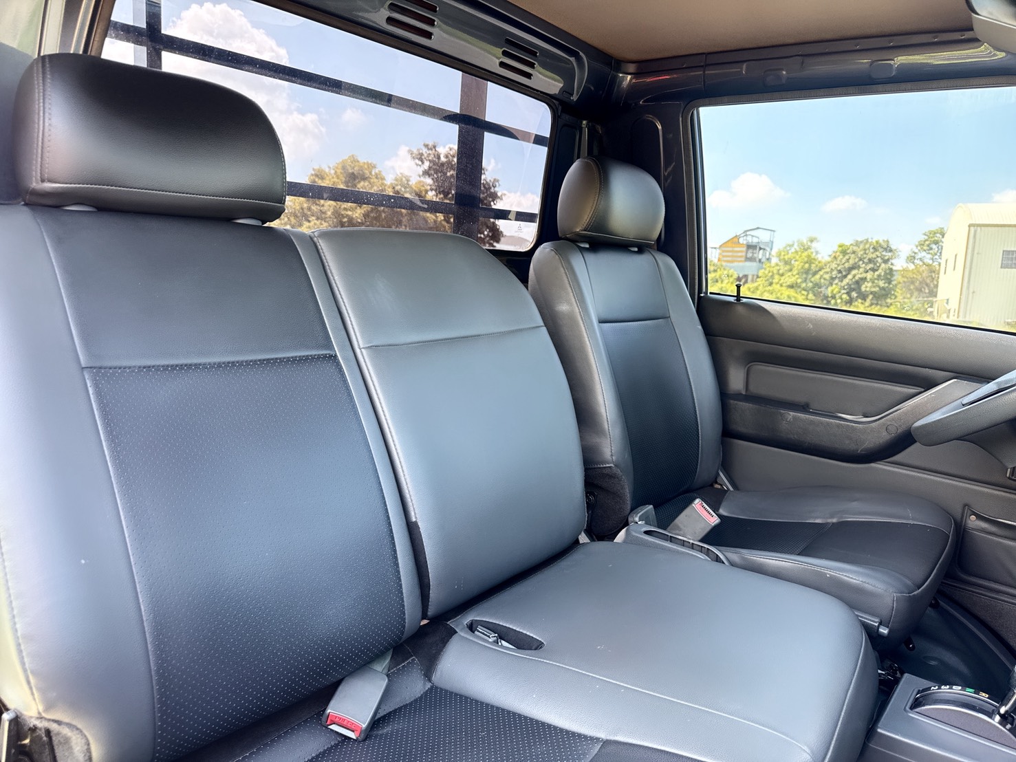 2020年 三菱 得利卡貨車 自排  一手車+全車車底版+框式木床  新式車款~全新外型~車況極佳  有力+耐操+好保養 載貨空間大  第15張相片