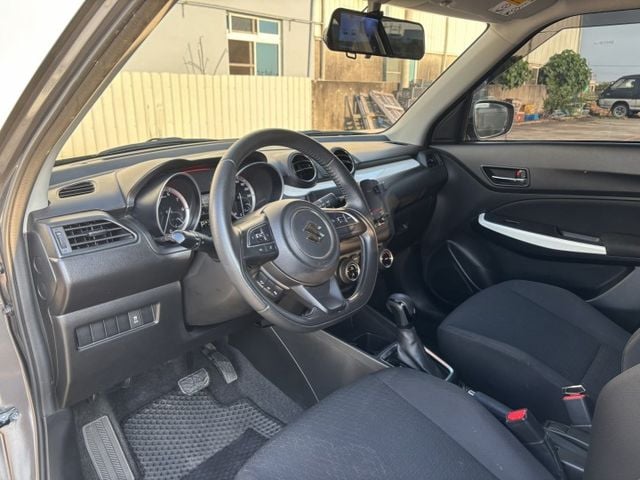 2018 SUZUKI SWIFT 1.0T 里程10.2萬公里 原鈑件 可保固 可認證‼️LED頭燈 LED尾燈  第7張相片
