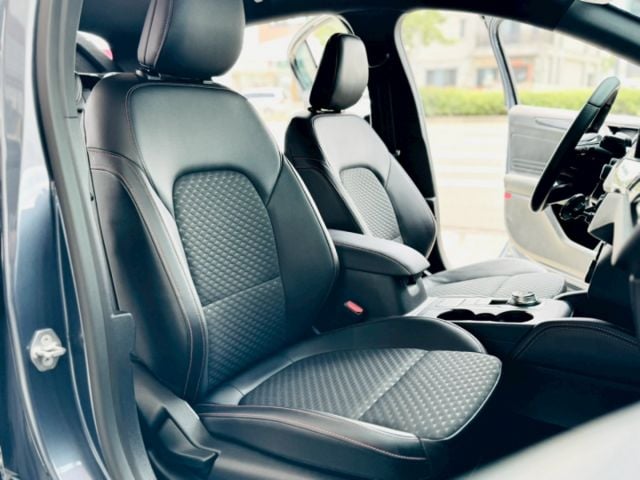 21年式！小改款！Lommel賽道版！電動椅！ACC跟車！盲點！抬顯！CarPlay！紅色卡鉗！撥片！原鈑件！可全貸！  第18張相片