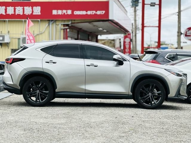 頂級版！僅跑4萬！原廠保養！冷熱通風記憶椅！環景！腳踢尾門！CarPlay！盲點！無線充電！原鈑件！台中在地30年老店！  第3張相片