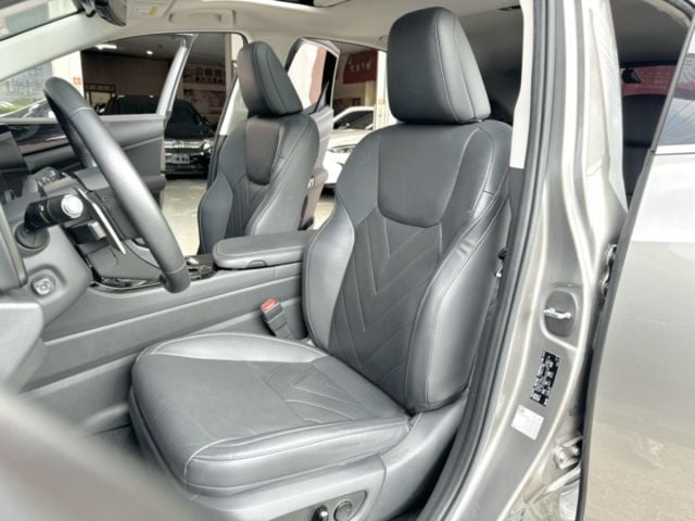 頂級版！僅跑4萬！原廠保養！冷熱通風記憶椅！環景！腳踢尾門！CarPlay！盲點！無線充電！原鈑件！台中在地30年老店！  第4張相片