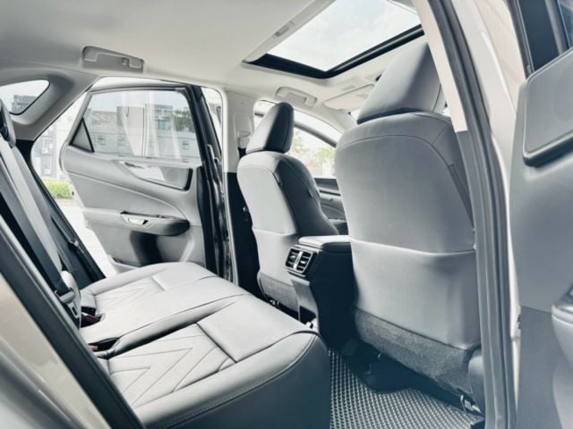 頂級版！僅跑4萬！原廠保養！冷熱通風記憶椅！環景！腳踢尾門！CarPlay！盲點！無線充電！原鈑件！台中在地30年老店！  第8張相片