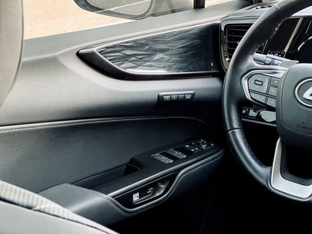 頂級版！僅跑4萬！原廠保養！冷熱通風記憶椅！環景！腳踢尾門！CarPlay！盲點！無線充電！原鈑件！台中在地30年老店！  第10張相片