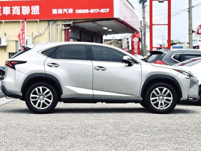 NX200T！17年式！一手車！原廠保養！冷熱通風記憶椅！電尾門！撥片！數位電視！藍芽！可全貸！台中在地30年老店！  第2張相片