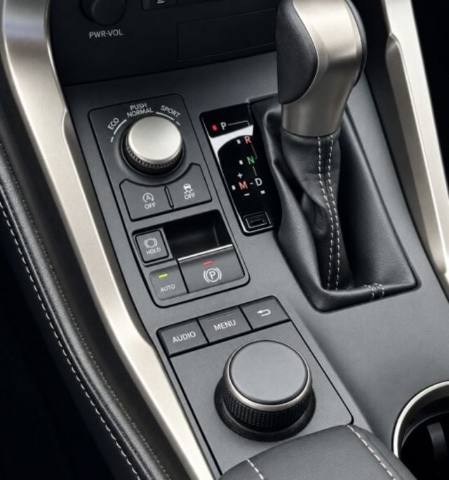 NX200T！17年式！一手車！原廠保養！冷熱通風記憶椅！電尾門！撥片！數位電視！藍芽！可全貸！台中在地30年老店！  第8張相片