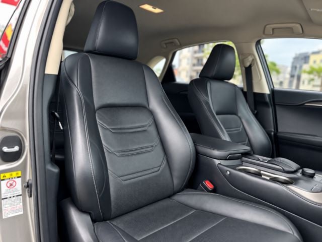 NX200T！17年式！一手車！原廠保養！冷熱通風記憶椅！電尾門！撥片！數位電視！藍芽！可全貸！台中在地30年老店！  第10張相片
