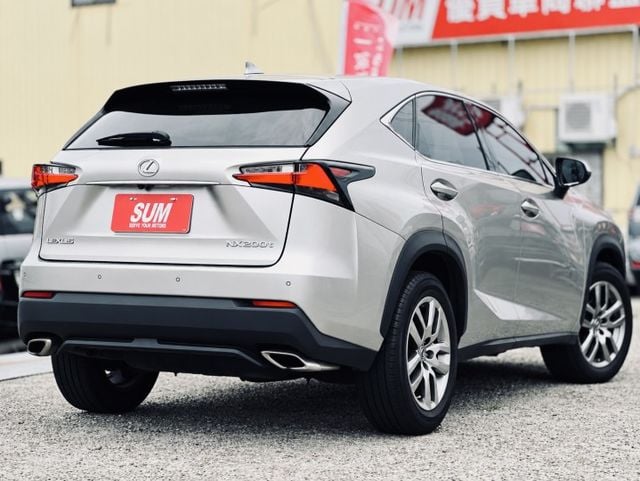 NX200T！17年式！一手車！原廠保養！冷熱通風記憶椅！電尾門！撥片！數位電視！藍芽！可全貸！台中在地30年老店！  第17張相片