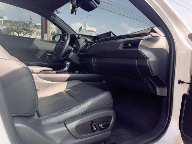 油電豪華！原廠保固中！全速域跟車！摸門！360環景！CarPlay！腳踢尾門！盲點！前後紀錄！雙前電動加熱椅！可全貸！  第13張相片