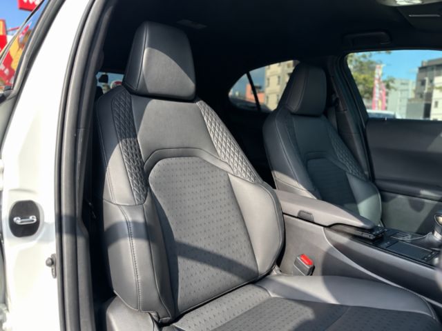 油電豪華！原廠保固中！全速域跟車！摸門！360環景！CarPlay！腳踢尾門！盲點！前後紀錄！雙前電動加熱椅！可全貸！  第14張相片