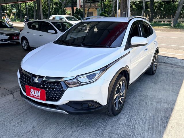 AR環景版＊女用一手車＊車庫車＊原廠保養＊原版件認證車＊最適合新手駕駛跨界小休旅＊可全額貸款可換車＊  第3張相片