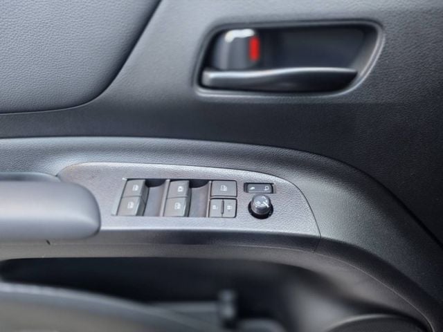 豪華版 倒車顯影、藍芽、導航、CARPLAY、摸門、IKEY  第11張相片