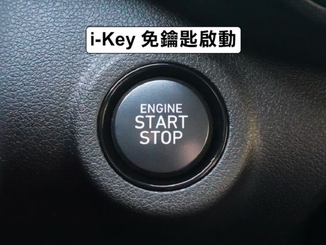 ▲最頂級GLC版，原廠保固中▲只跑３萬，全車原鈑件▲四顆輪胎剛換▲行人預警，車道偏移，六氣囊，免鑰匙，恆溫，導航  第8張相片