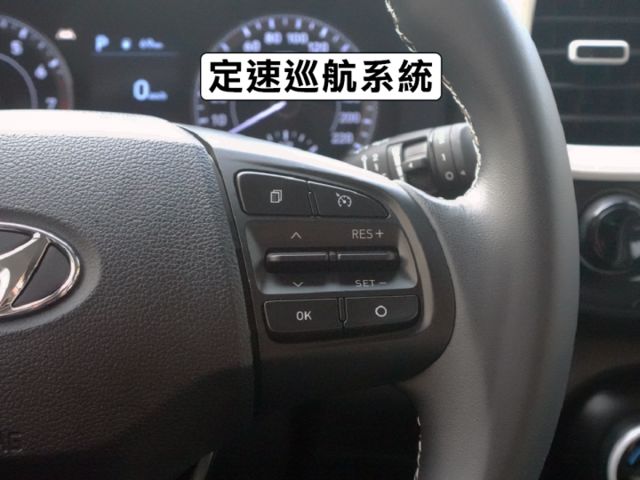 ▲最頂級GLC版，原廠保固中▲只跑３萬，全車原鈑件▲四顆輪胎剛換▲行人預警，車道偏移，六氣囊，免鑰匙，恆溫，導航  第9張相片