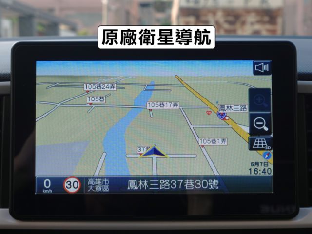 ▲最頂級GLC版，原廠保固中▲只跑３萬，全車原鈑件▲四顆輪胎剛換▲行人預警，車道偏移，六氣囊，免鑰匙，恆溫，導航  第11張相片