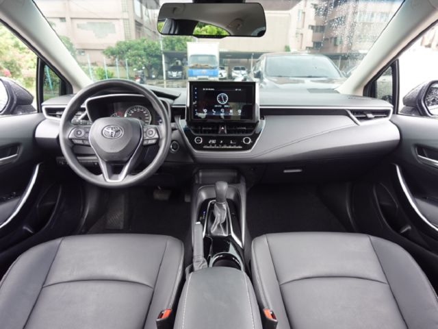 ▲尊爵版，只跑２萬，原廠保固中▲升級影音安卓機，CarPlay▲盲點，全速域，七氣囊，免鑰匙，恆溫，胎壓，原鈑件可全貸  第5張相片