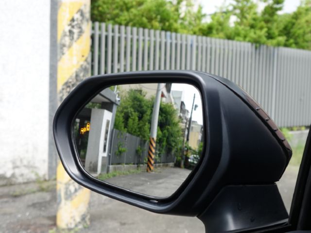 ▲尊爵版，只跑２萬，原廠保固中▲升級影音安卓機，CarPlay▲盲點，全速域，七氣囊，免鑰匙，恆溫，胎壓，原鈑件可全貸  第11張相片