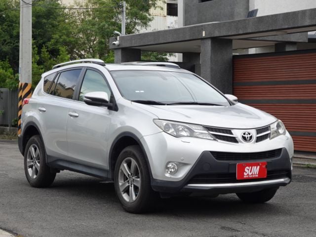 ▲最頂級4WD版，新車123.9萬，全車原鈑件▲升級數萬元影音配備▲六氣囊，電動椅，HID頭燈，免鑰匙，恆溫，定速  第1張相片
