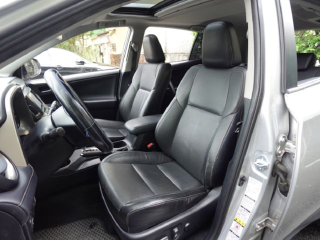 ▲最頂級4WD版，新車123.9萬，全車原鈑件▲升級數萬元影音配備▲六氣囊，電動椅，HID頭燈，免鑰匙，恆溫，定速  第4張相片