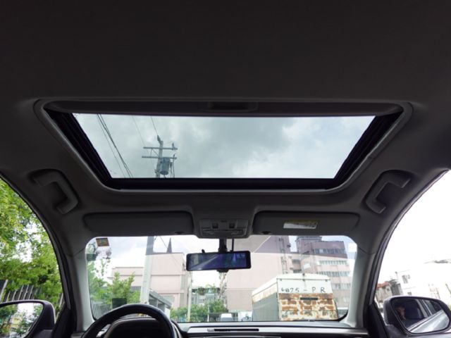 ▲最頂級4WD版，新車123.9萬，全車原鈑件▲升級數萬元影音配備▲六氣囊，電動椅，HID頭燈，免鑰匙，恆溫，定速  第6張相片