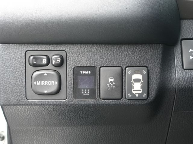 ▲最頂級4WD版，新車123.9萬，全車原鈑件▲升級數萬元影音配備▲六氣囊，電動椅，HID頭燈，免鑰匙，恆溫，定速  第19張相片