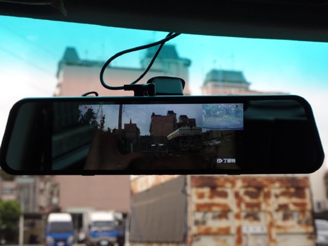 ▲最頂級輕鬆型，才有免鑰匙，電尾門▲只跑５萬，原鈑件，原廠保固中▲四顆輪胎剛換▲升級安卓導航機，CarPlay，前後錄影  第12張相片