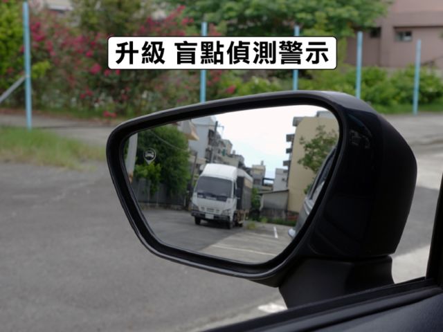▲最頂級時尚版，只跑３萬，原廠保固中▲選配原廠盲點▲升級安卓導航▲電尾門，免鑰匙，恆溫，定速，感應大燈，原鈑件～可全額貸  第10張相片