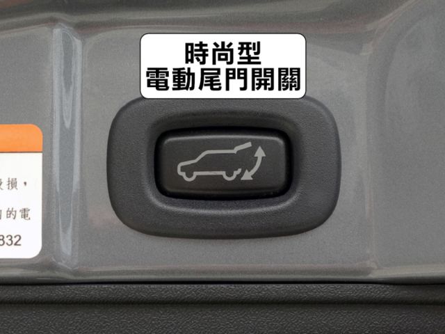 ▲最頂級時尚版，只跑３萬，原廠保固中▲選配原廠盲點▲升級安卓導航▲電尾門，免鑰匙，恆溫，定速，感應大燈，原鈑件～可全額貸  第11張相片