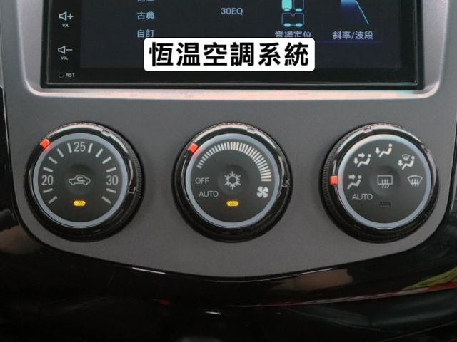 ▲最頂級時尚版，只跑３萬，原廠保固中▲選配原廠盲點▲升級安卓導航▲電尾門，免鑰匙，恆溫，定速，感應大燈，原鈑件～可全額貸  第15張相片