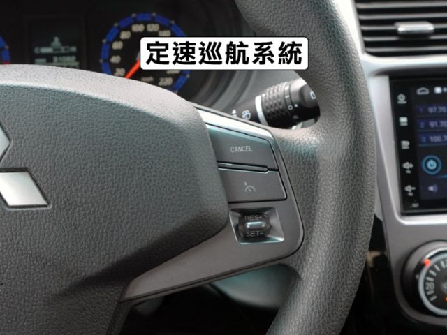 ▲最頂級時尚版，只跑３萬，原廠保固中▲選配原廠盲點▲升級安卓導航▲電尾門，免鑰匙，恆溫，定速，感應大燈，原鈑件～可全額貸  第16張相片