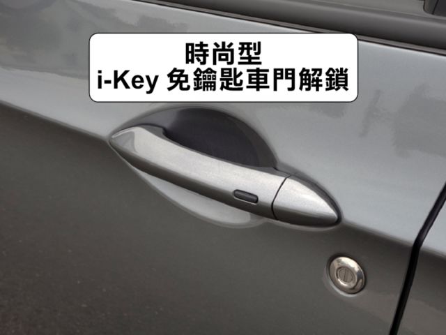▲最頂級時尚版，只跑３萬，原廠保固中▲選配原廠盲點▲升級安卓導航▲電尾門，免鑰匙，恆溫，定速，感應大燈，原鈑件～可全額貸  第17張相片