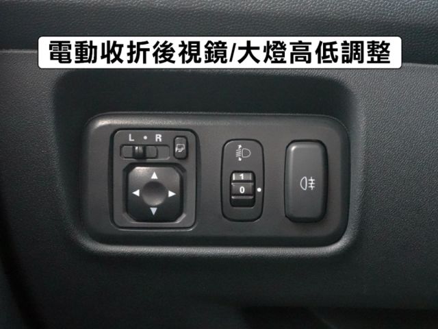 ▲最頂級時尚版，只跑３萬，原廠保固中▲選配原廠盲點▲升級安卓導航▲電尾門，免鑰匙，恆溫，定速，感應大燈，原鈑件～可全額貸  第18張相片