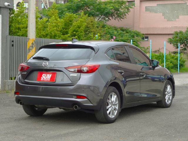 ▲小改款~尊榮進化版，里程跑少，全原廠保養▲超美無菸車，全車原鈑件▲六氣囊，免鑰匙，盲點，導航，定速，恆溫，胎壓  第4張相片