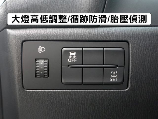 ▲小改款~尊榮進化版，里程跑少，全原廠保養▲超美無菸車，全車原鈑件▲六氣囊，免鑰匙，盲點，導航，定速，恆溫，胎壓  第17張相片
