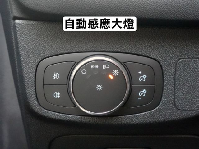 ▲Active任性版，只跑７萬，全原廠保養▲超美無菸車，全車原鈑件▲Lv2跟車，盲點，免鑰匙，電動椅，手機CarPlay  第20張相片