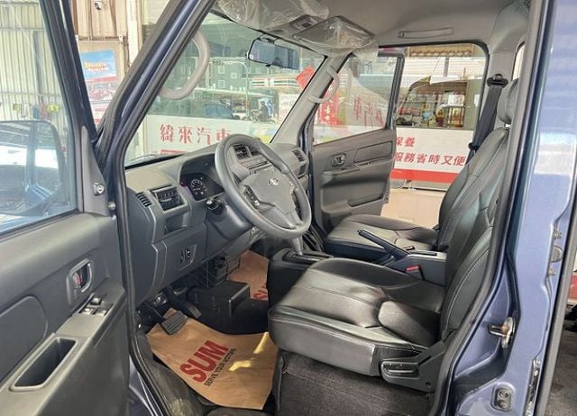 [自排]僅跑6萬2 全程原廠保養 原鈑件認證車 雙氣囊/定速/循跡/盲點/後排冷氣/倒車雷達  第13張相片