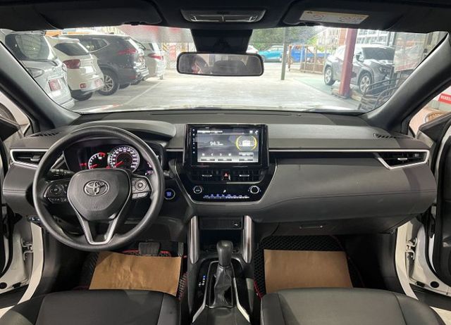 豪華影音版 原廠保養 原鈑件認證車 7氣囊/i-key/摸門/恆溫/循跡/ACC/AEB/倒車影像  第8張相片