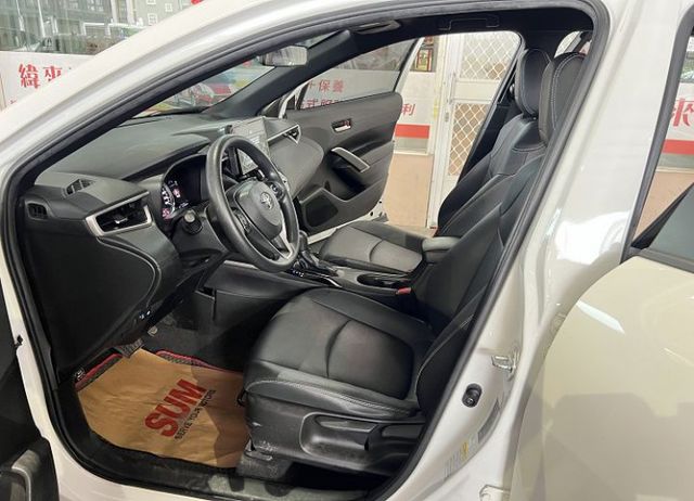 豪華影音版 原廠保養 原鈑件認證車 7氣囊/i-key/摸門/恆溫/循跡/ACC/AEB/倒車影像  第14張相片