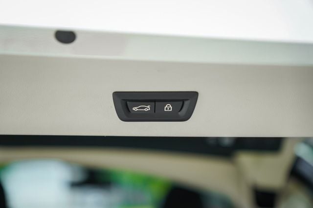 正21出廠｜白金領航版｜全車原鈑件｜末代純油車｜HK音響｜抬頭顯示器｜無線CARPLAY｜LV2自動跟車｜腳踢尾門  第20張相片