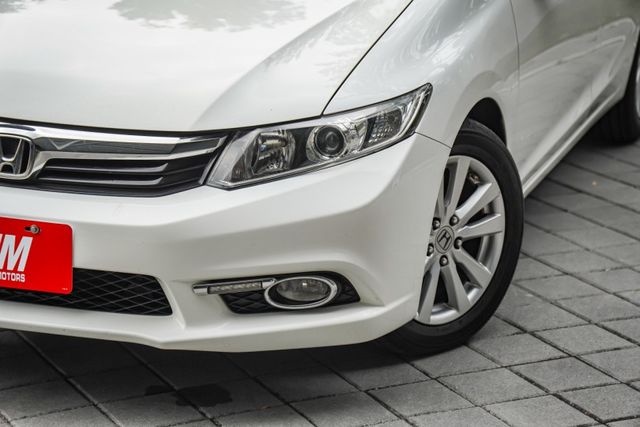 全車原鈑件｜VTIS版｜車況優質｜內外乾淨漂亮｜一手車皆在原廠保養｜ORO胎壓偵測器｜HID頭燈｜換檔撥片｜四輪米其林胎  第5張相片