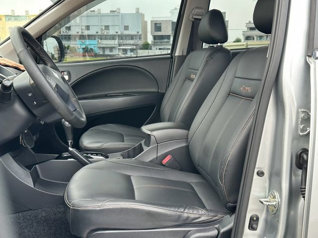 一手車 非載貨用 後出風口 側踏板 內裝保持很好 賞車另有優惠價  第8張相片