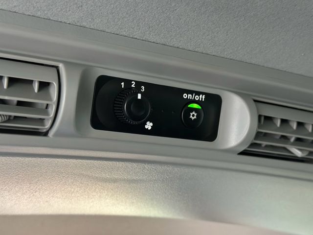 一手車 非載貨用 後出風口 側踏板 內裝保持很好 賞車另有優惠價  第16張相片