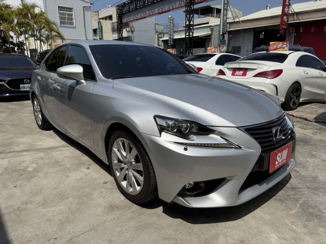 頂級版 新車179萬 一手車 原鈑件 天窗 雙冷熱電動通風椅 換檔快撥  抬顯 可全貸  第1張相片