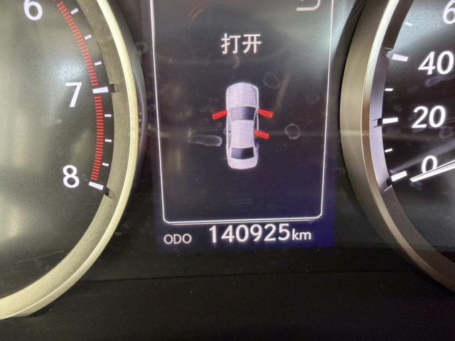 頂級版 新車179萬 一手車 原鈑件 天窗 雙冷熱電動通風椅 換檔快撥  抬顯 可全貸  第12張相片
