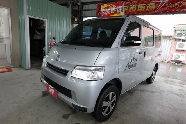 2024年6月出廠~1.5 TSS自排廂型車~僅跑1萬4千多公里~新車保固中~里程保證  第1張相片