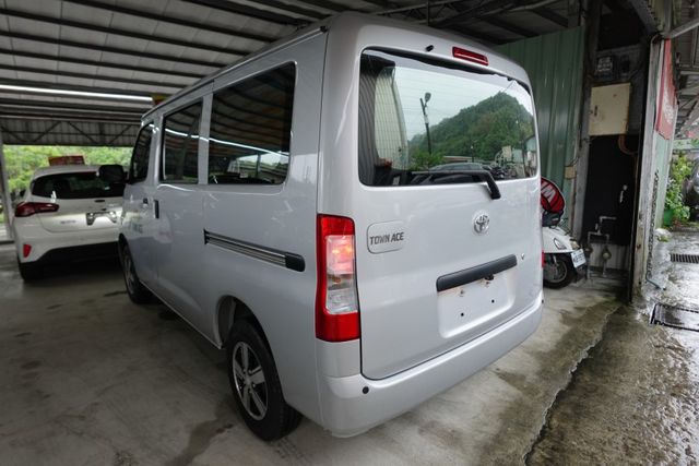 2024年6月出廠~1.5 TSS自排廂型車~僅跑1萬4千多公里~新車保固中~里程保證  第4張相片