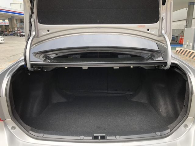 耐用 好維修 省油 原鈑件 碼錶原車主更換過 實際里程約26萬多 認證車 可貸款 優質代步中型轎車款  第17張相片