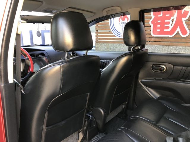 鈑件原 里程保證 影音系統 皮椅 車頂行李架 胎壓偵測器 小車大空間 妥善率好 認證車 有保固 可貸款  第16張相片