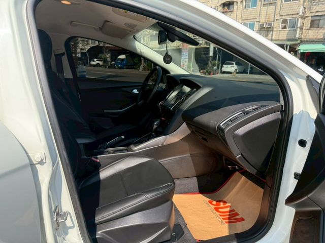 第三代小改款車型 渦輪增壓引擎 里程保證 手自排檔 多功能影音系統 認證車 有保固 可貸款  第9張相片