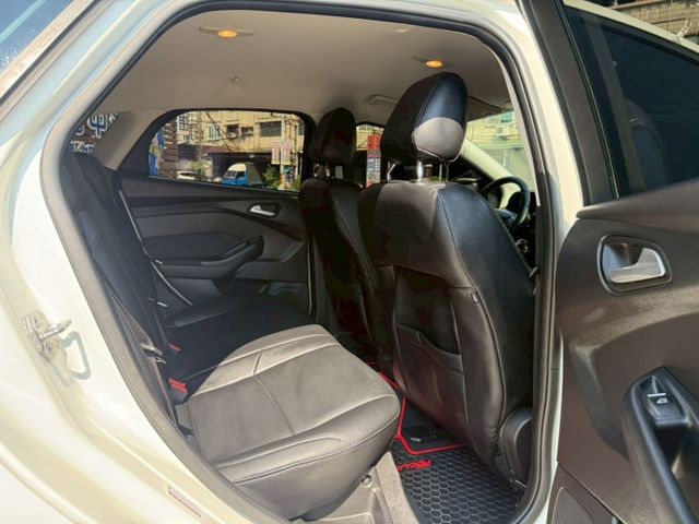 第三代小改款車型 渦輪增壓引擎 里程保證 手自排檔 多功能影音系統 認證車 有保固 可貸款  第10張相片