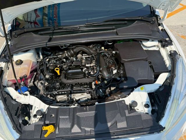 第三代小改款車型 渦輪增壓引擎 里程保證 手自排檔 多功能影音系統 認證車 有保固 可貸款  第15張相片
